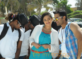 Gunde Jaari Gallanthayindhe Movie New Stills  photo 6