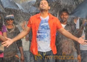 Gunde Jaari Gallanthayindhe New Movie Stills  photo 11