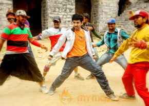 Hrudayam Ekkadunnadi Movie Stills   photo 24