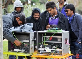 Iddarammayilatho Movie & Working Stills  photo 19