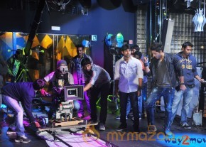 Iddarammayilatho Movie & Working Stills  photo 6