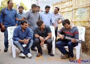 Iddarammayilatho Movie & Working Stills  photo 13