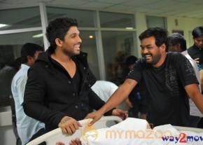 Iddarammayilatho Movie & Working Stills  photo 50