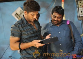 Iddarammayilatho Movie & Working Stills  photo 41