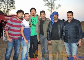 Iddarammayilatho Movie & Working Stills  photo 30
