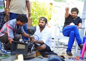 Iddarammayilatho Movie & Working Stills  photo 28