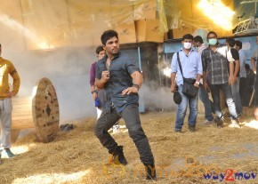 Iddarammayilatho Movie Working Stills  photo 29