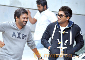 Iddarammayilatho Movie Working Stills  photo 33