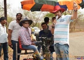 Kumari 21 F Movie Working Stills  photo 4