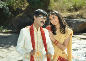 Maharajasri Gaaligadu Movie Hot Stills  photo 15