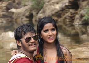 Mynaa Hot Photoshoot stills