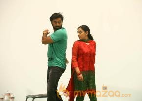 Nithya Menon In Ee Velalo Movie Stills photo 10