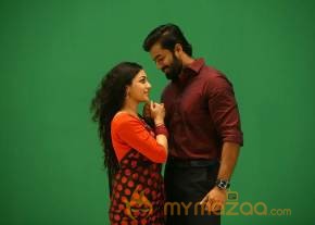 Nithya Menon In Ee Velalo Movie Stills photo 17