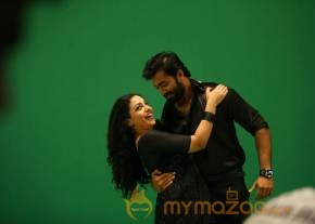 Nithya Menon In Ee Velalo Movie Stills photo 6