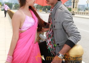 Nuvve Naa Bangaram New Movie Stills photo 17