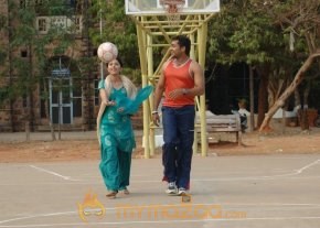 Nuvvu Nenu Prema Movie Stills photo 18