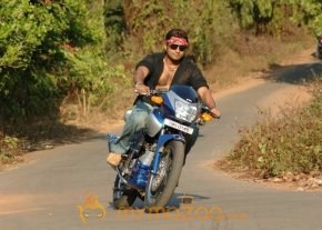 Nuvvu Nenu Prema Movie Stills photo 23