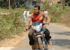Nuvvu Nenu Prema Movie Stills photo 48