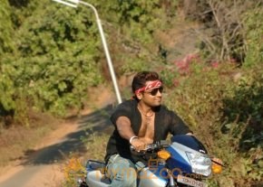 Nuvvu Nenu Prema Movie Stills photo 61