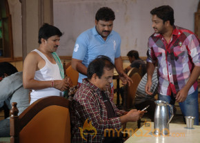 Pakdo Pakdo Movie New Stills  photo 6