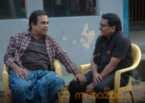 Pakdo Pakdo Movie New Stills  photo 3