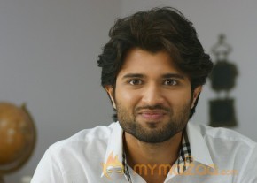 Pelli Choopulu Hero Heroine Stills photo 14