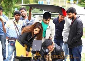 Raasi Khanna in Bengal Tiger Telugu Movie Working Stills photo 11