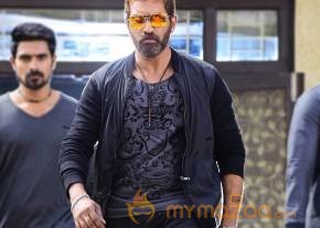 Raja Cheyyi Vesthe Movie Stills
