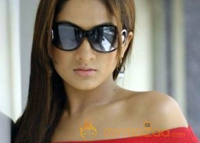 Sheela Actress stills from Adhurs  photo 13