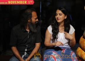 Size Zero Working Photos photo 7