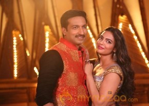 Soukhyam Item Song Stills1 photo 9