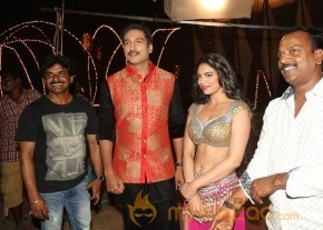 Soukhyam Item Song Stills1 photo 5