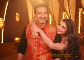 Soukhyam Item Song Stills1 photo 19