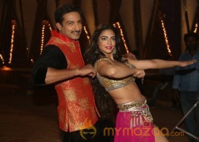 Soukhyam Item Song Stills1 photo 27