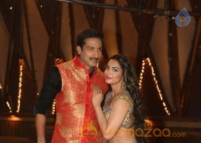 Soukhyam Item Song Stills1 photo 22