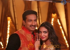 Soukhyam Item Song Stills1 photo 40