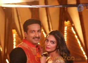 Soukhyam Item Song Stills1 photo 21