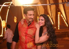 Soukhyam Item Song Stills1 photo 11