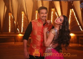 Soukhyam Item Song Stills1 photo 4