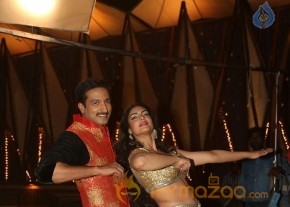 Soukhyam Item Song Stills1 photo 32