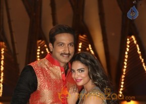 Soukhyam Item Song Stills1 photo 34