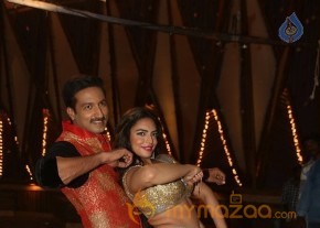 Soukhyam Item Song Stills1 photo 26