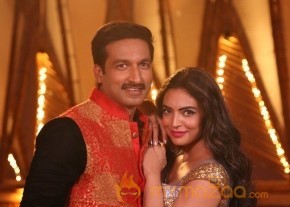 Soukhyam Item Song Stills1 photo 17