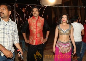 Soukhyam Item Song Stills1 photo 12