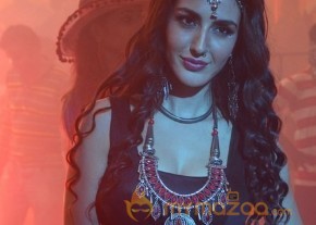 Thikka Item Song  Shooting Pics photo 10