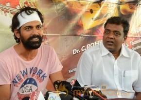 Thikka Item Song  Shooting Pics photo 13