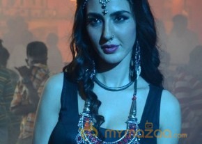 Thikka Item Song  Shooting Pics photo 16