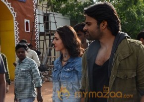 Thikka Item Song  Shooting Pics photo 36