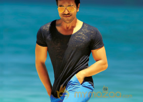 Yevadu Movie Stills  photo 4
