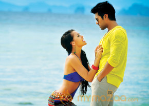 Yevadu Movie Stills  photo 2